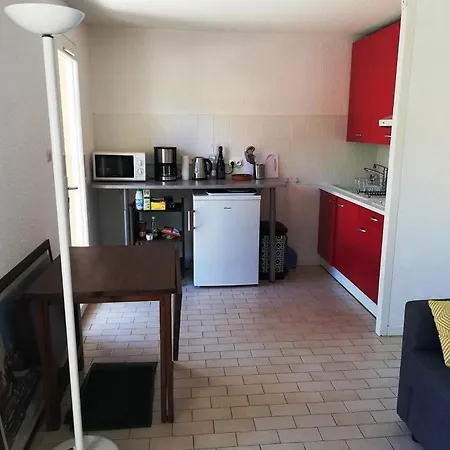 Agreable Avec Parking Dans Arboree Tres Calme *