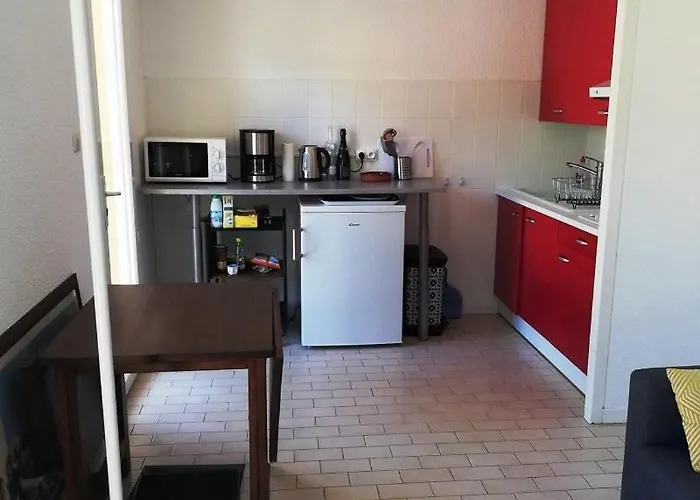 Agreable Avec Parking Dans Arboree Tres Calme *