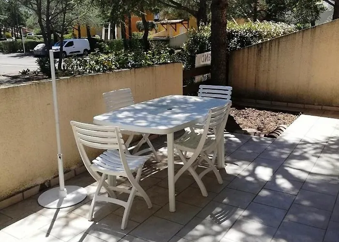 Agreable Avec Parking Dans Arboree Tres Calme Appartement